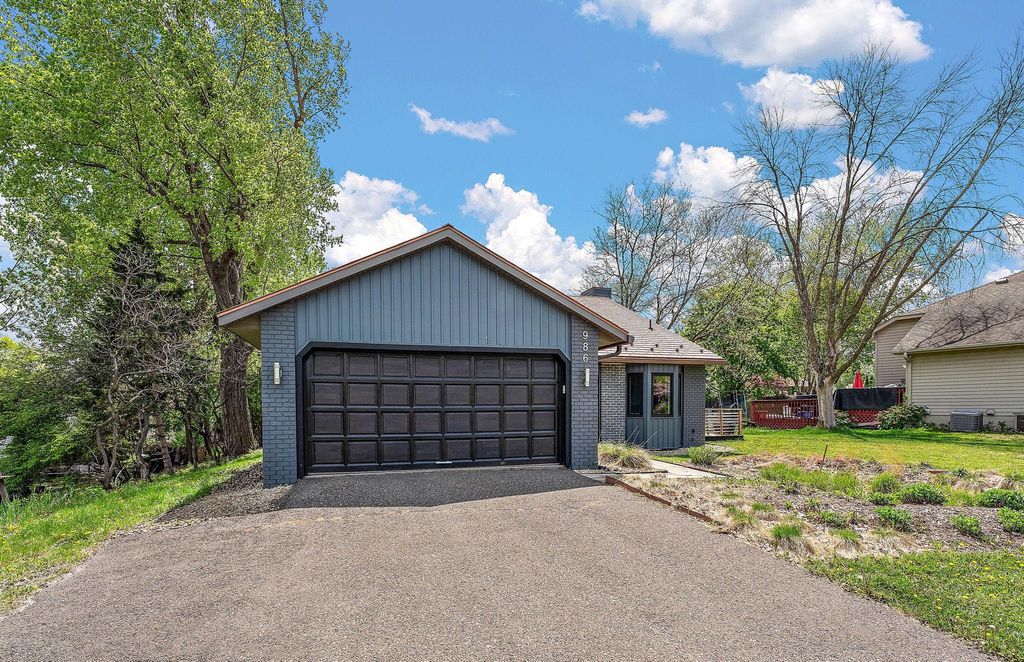 Photo of 986 Demont Avenue E, Maplewood, MN 55109 (MLS # 7074022)