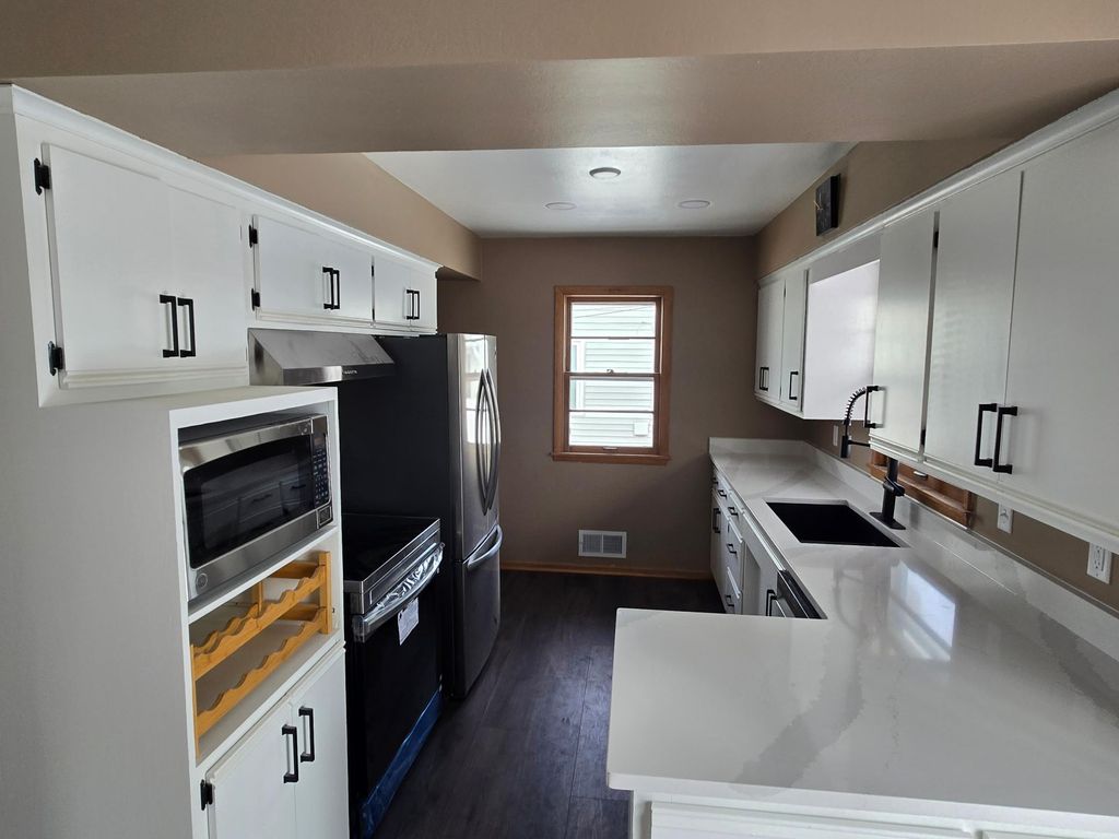 Photo of 1466 Charlton Street, West Saint Paul, MN 55118 (MLS # 7018130)