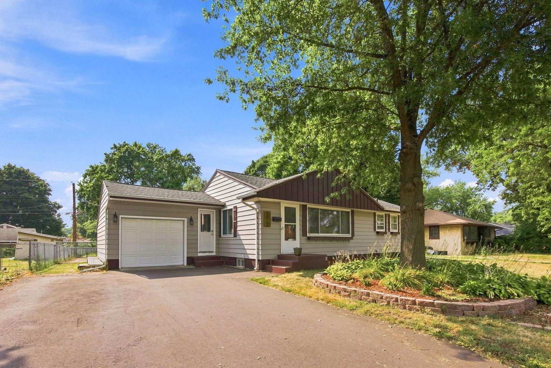 5719 Northport Drive - Photo 2