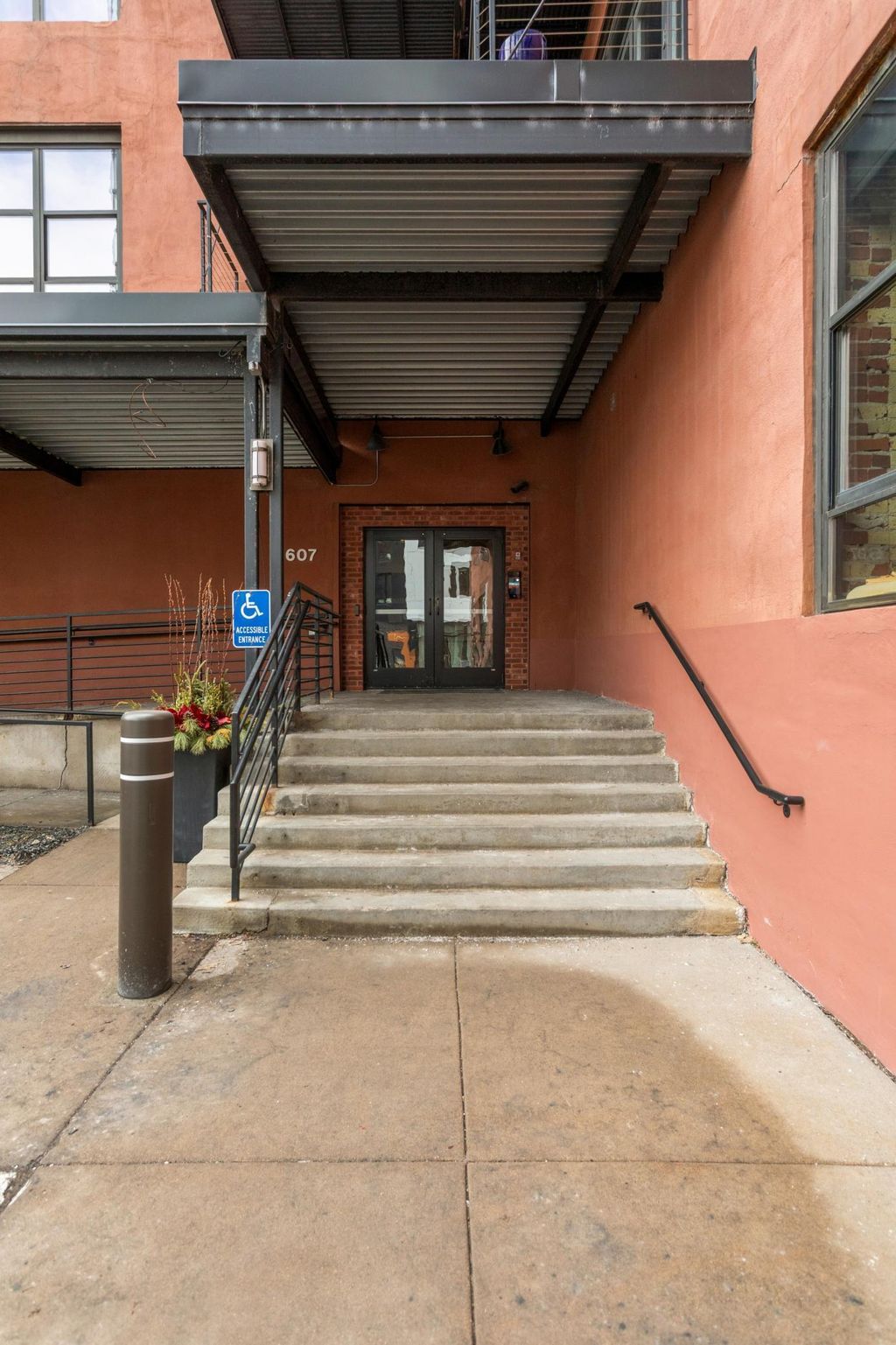 Photo of 607 Washington Avenue S #302, Minneapolis, MN 55415 (MLS # 7023716)