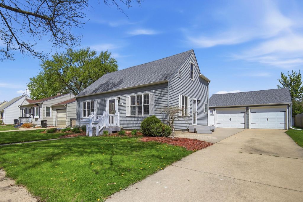 Photo of 1801 2nd Avenue SE, Austin, MN 55912 (MLS # 7065024)
