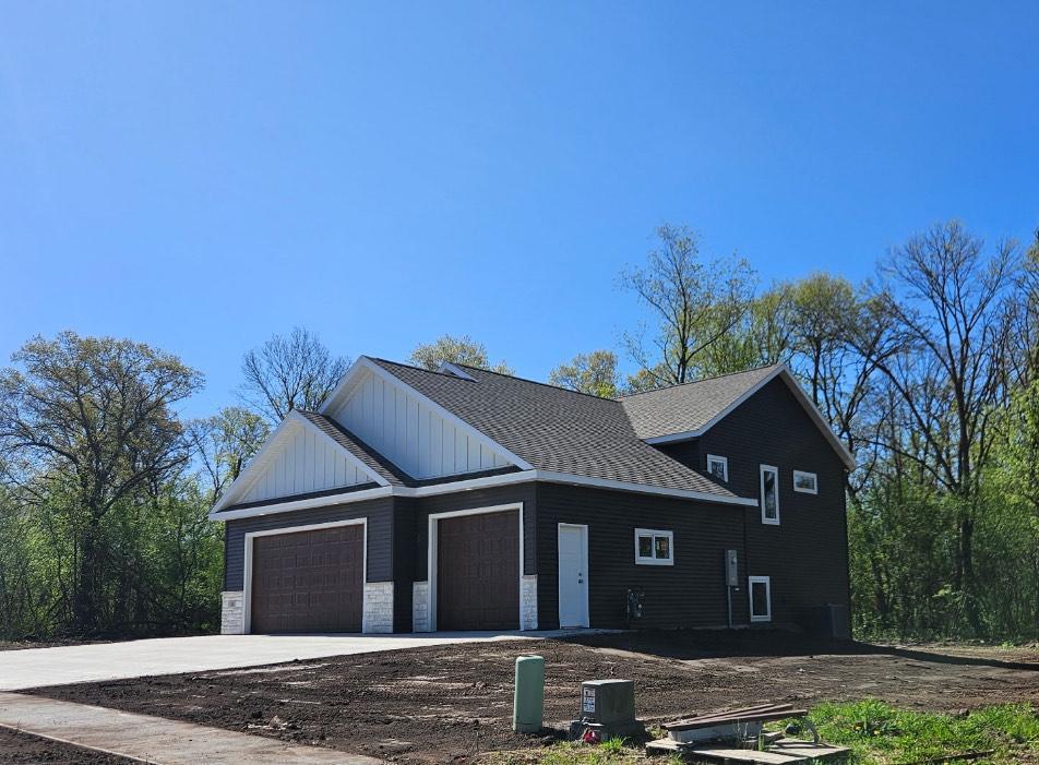 14 Tyrol Drive SE