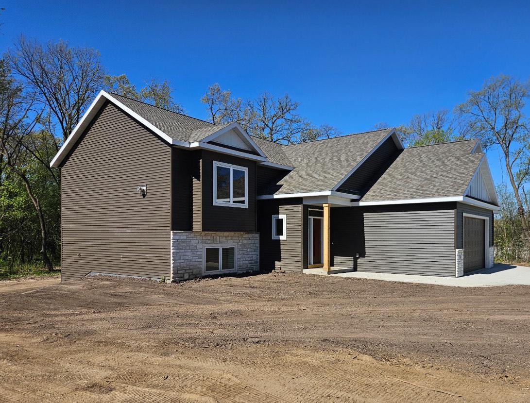 14 Tyrol Drive SE