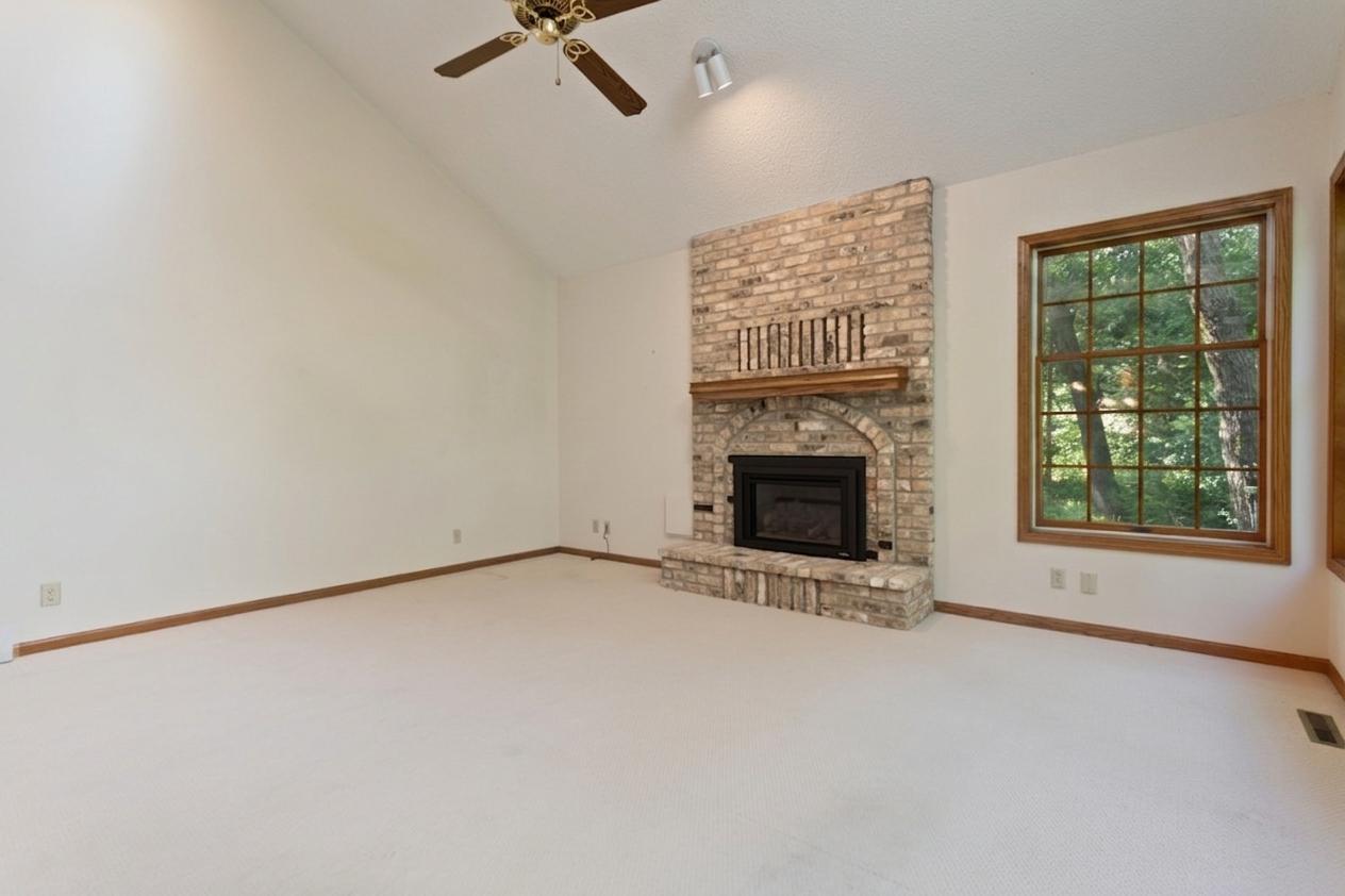 303 Hazel Street W