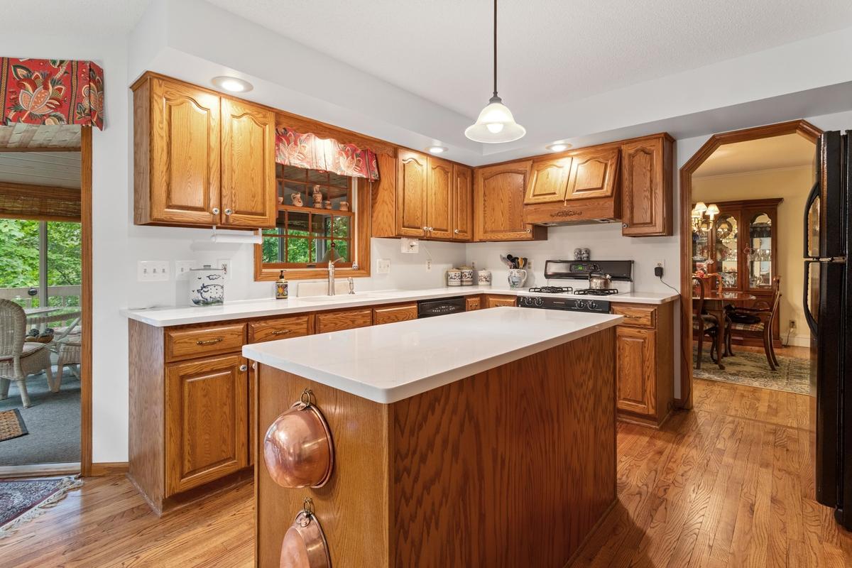 303 Hazel Street W