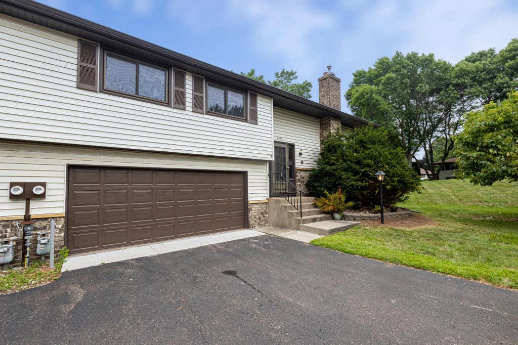 Photo of 6570 Upper 35th Street N, Oakdale, MN 55128 (MLS # 7127969)