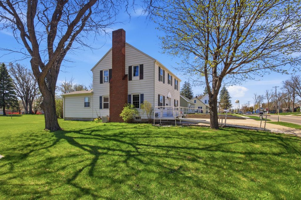 Photo of 405 Willmar Avenue SW, Willmar, MN 56201 (MLS # 7062620)