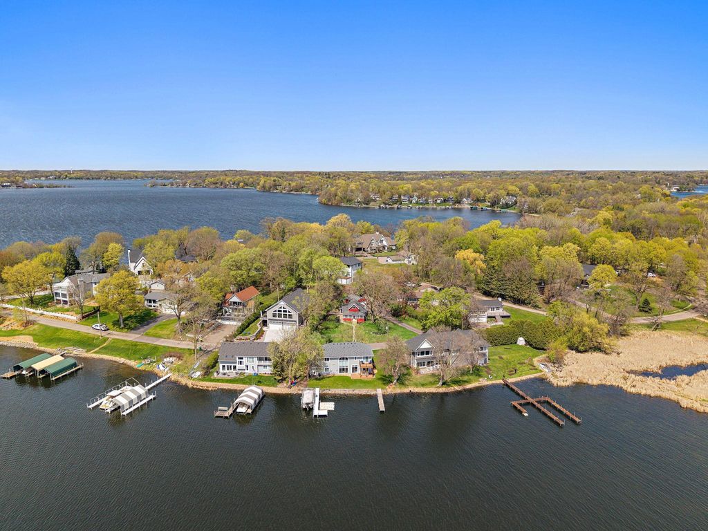 Photo of 1921 Fagerness Point Road, Wayzata, MN 55391 (MLS # 7057178)