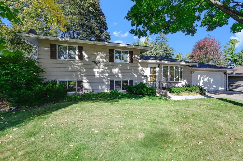 Photo of 3801 Gettysburg Avenue N, New Hope, MN 55427 (MLS # 6804599)