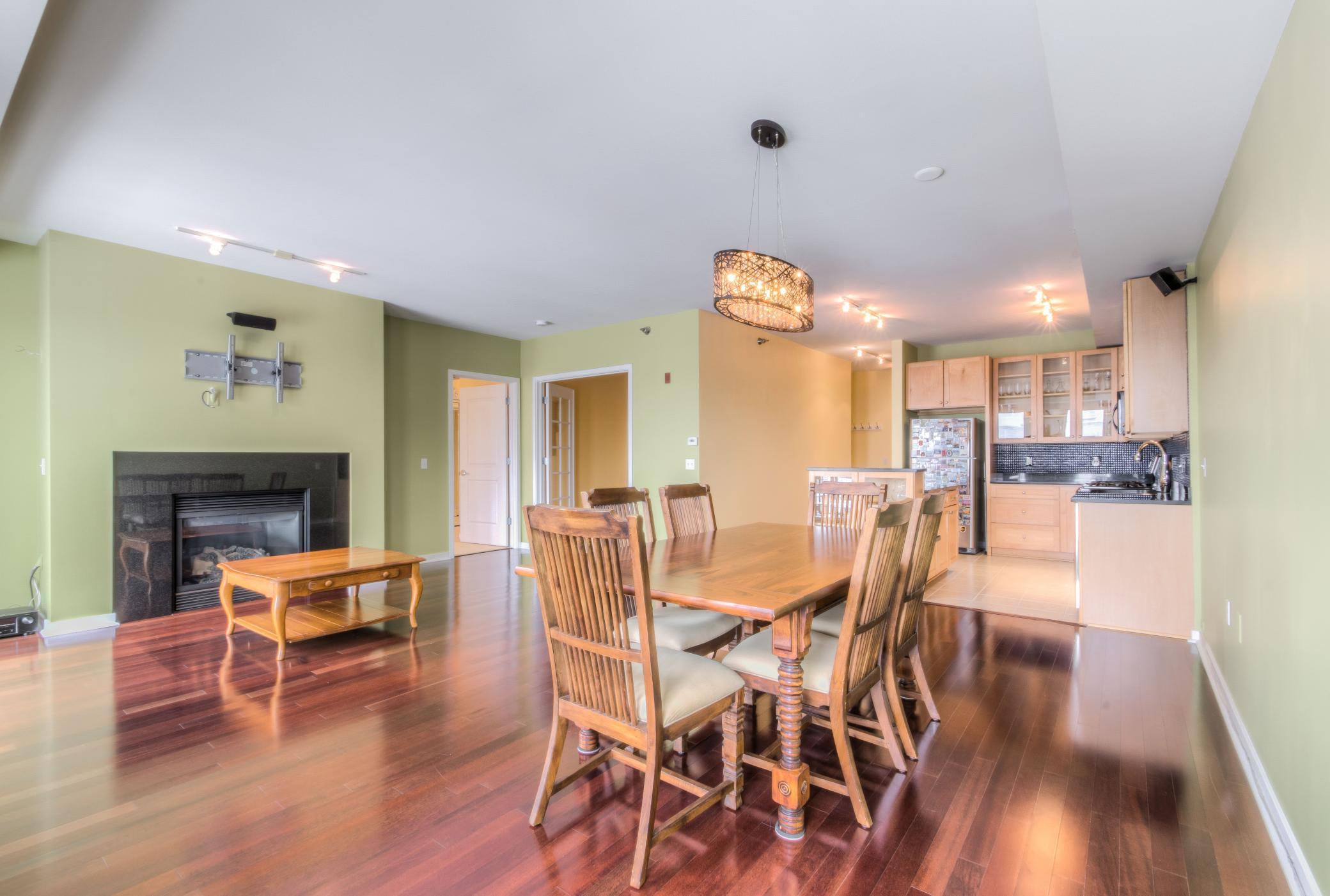 209 E 8th Street E 406