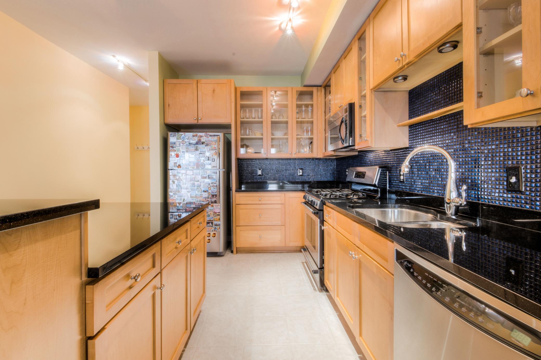 209 E 8th Street E 406