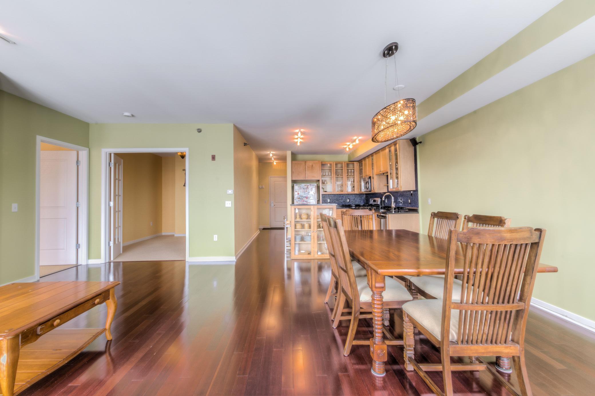 209 E 8th Street E 406