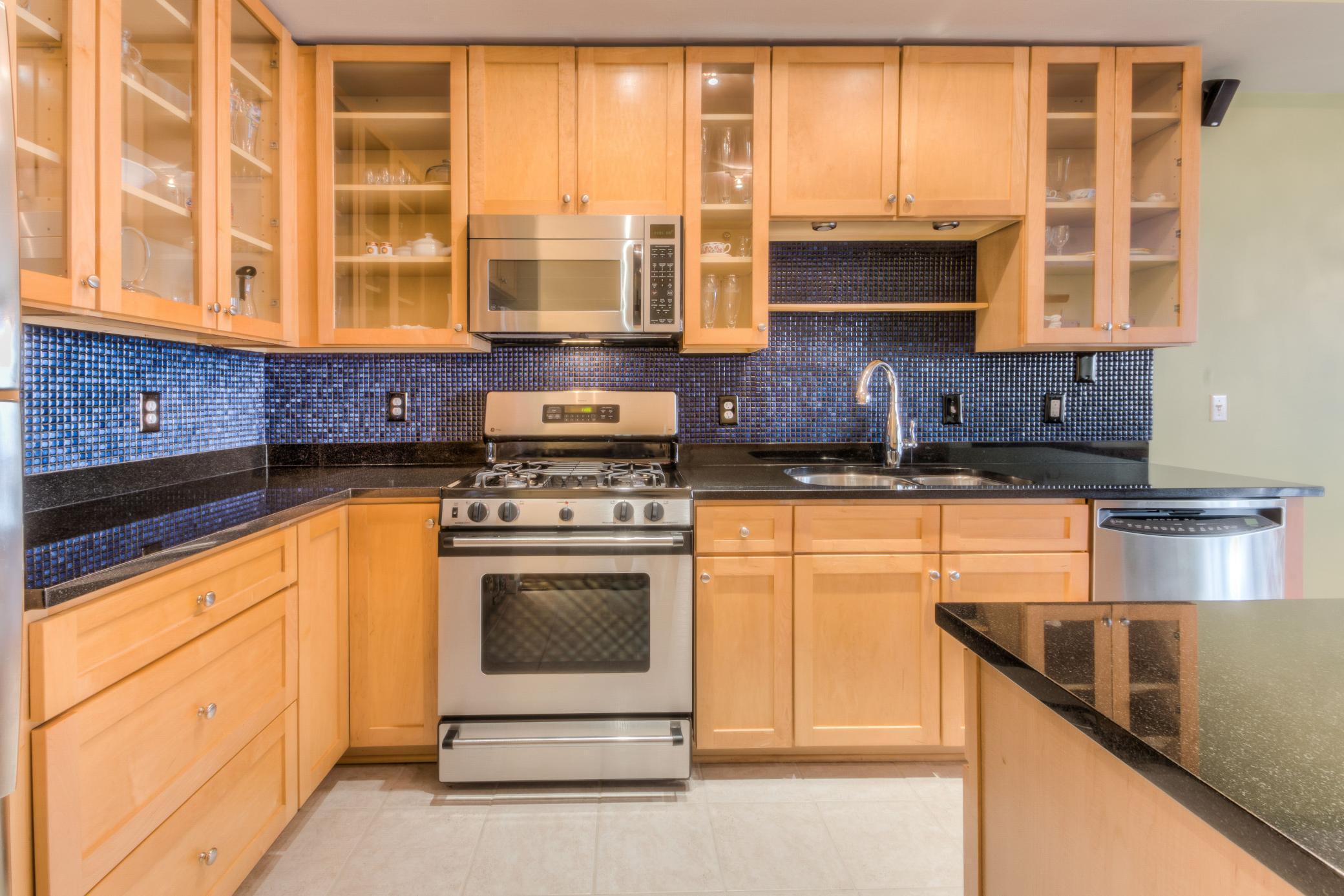 209 E 8th Street E 406