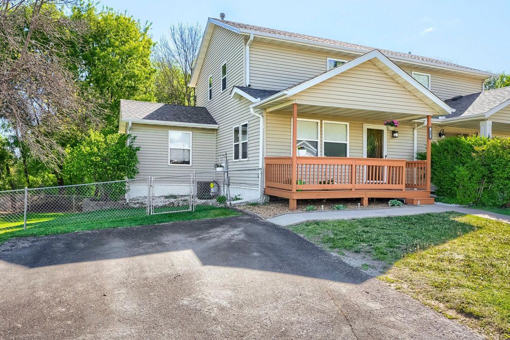 Photo of 607 Pleasant Drive, Hastings, MN 55033 (MLS # 7072836)