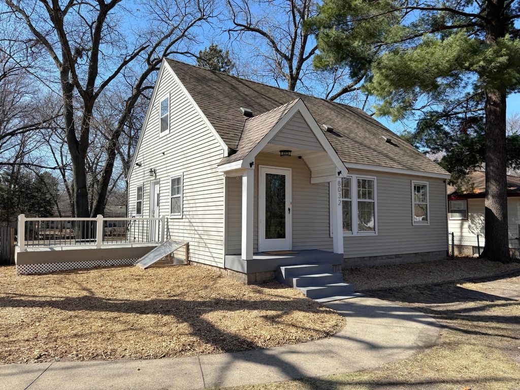 Photo of 8032 Sunnyside Road, Mounds View, MN 55112 (MLS # 7045064)