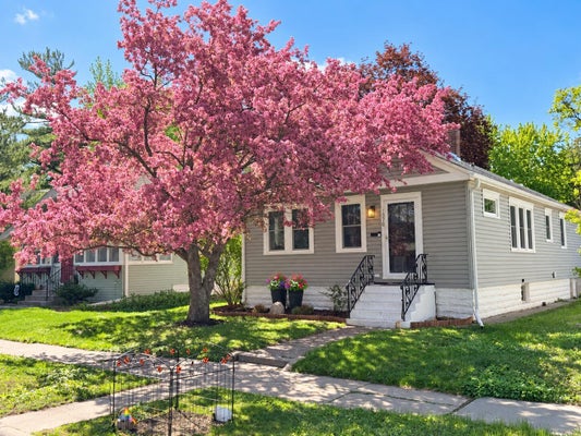 1378 JULIET AVE, SAINT PAUL, MN 55105 - Image c2cd67de4b109707f31dee2cdbc7b5a9/711534689