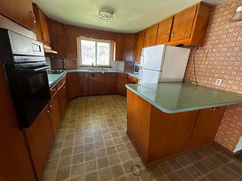 Photo of 202 W Main Street, Ceylon, MN 56121 (MLS # 7145348)