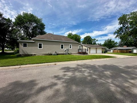Photo of 415 N 6th Street, Marshall, MN 56258 (MLS # 7086622)