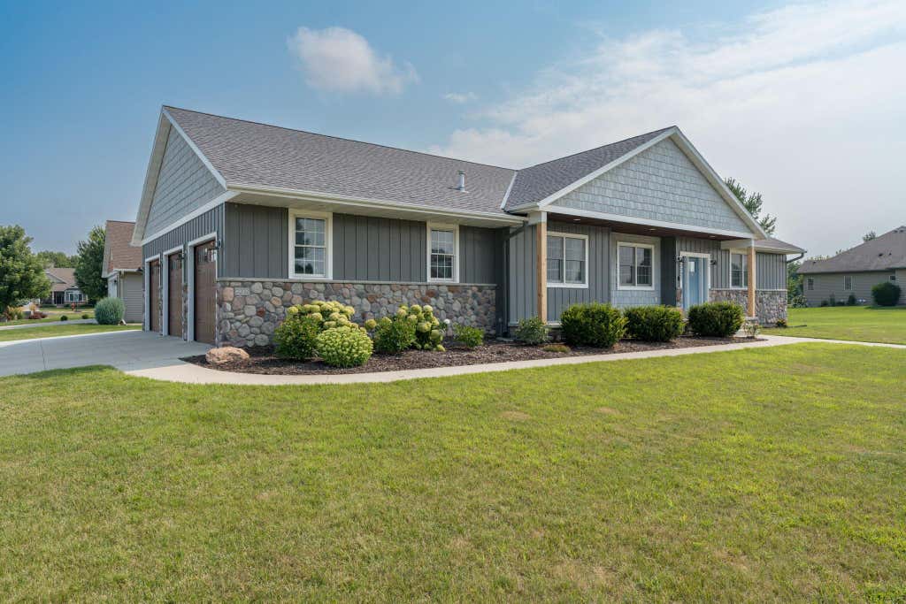 Photo of 2232 Coventry Lane, North Mankato, MN 56003 (MLS # 7128857)