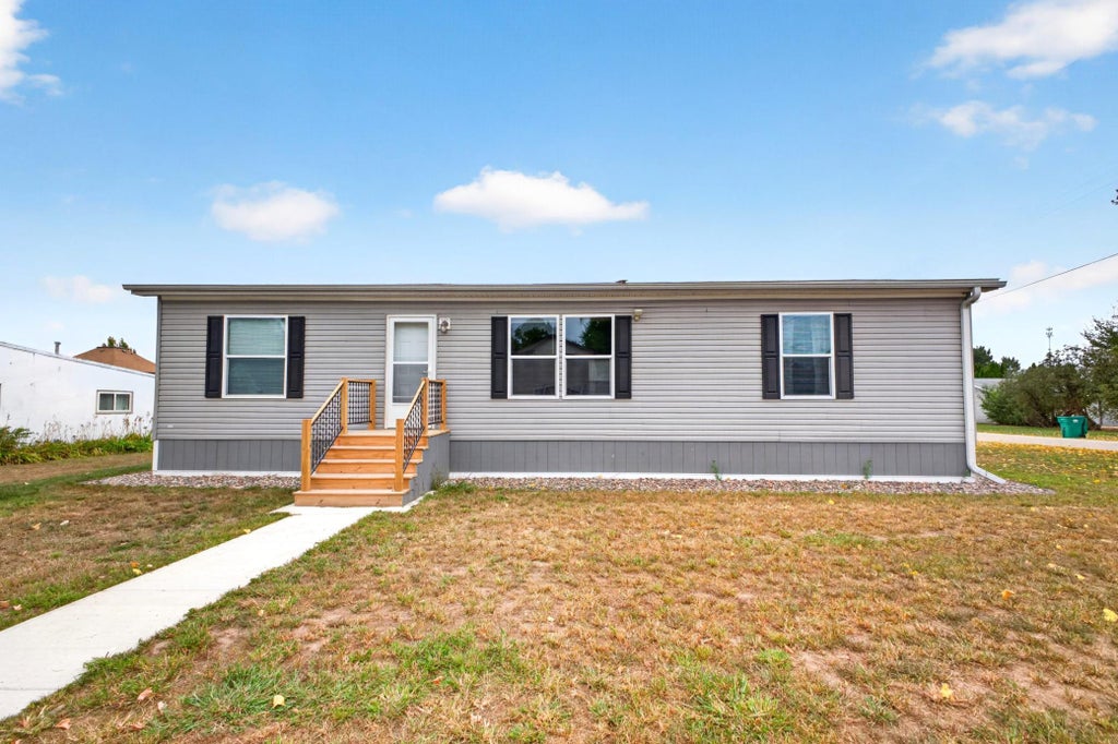 Photo of 400 E Baldwin Avenue, Kellogg, MN 55945 (MLS # 7135442)