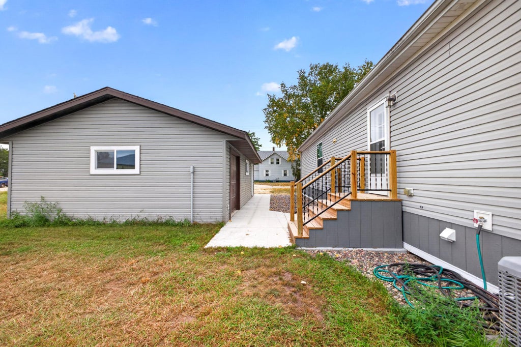 Photo of 400 E Baldwin Avenue, Kellogg, MN 55945 (MLS # 7135442)