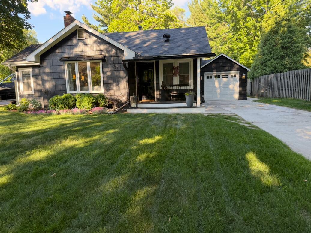 217 E Owasso Lane