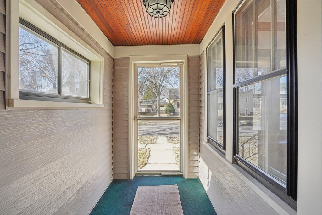 Photo of 314 Saratoga Street S, Saint Paul, MN 55105 (MLS # 7030623)