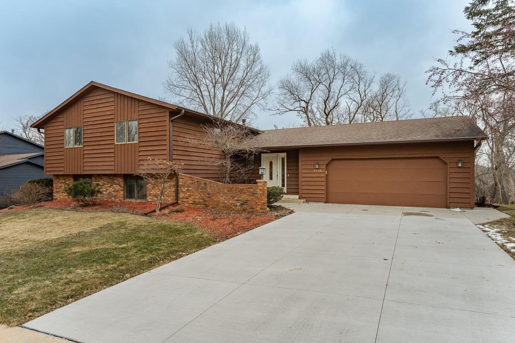 Photo of 1718 22nd Avenue NE, Rochester, MN 55906 (MLS # 7033977)