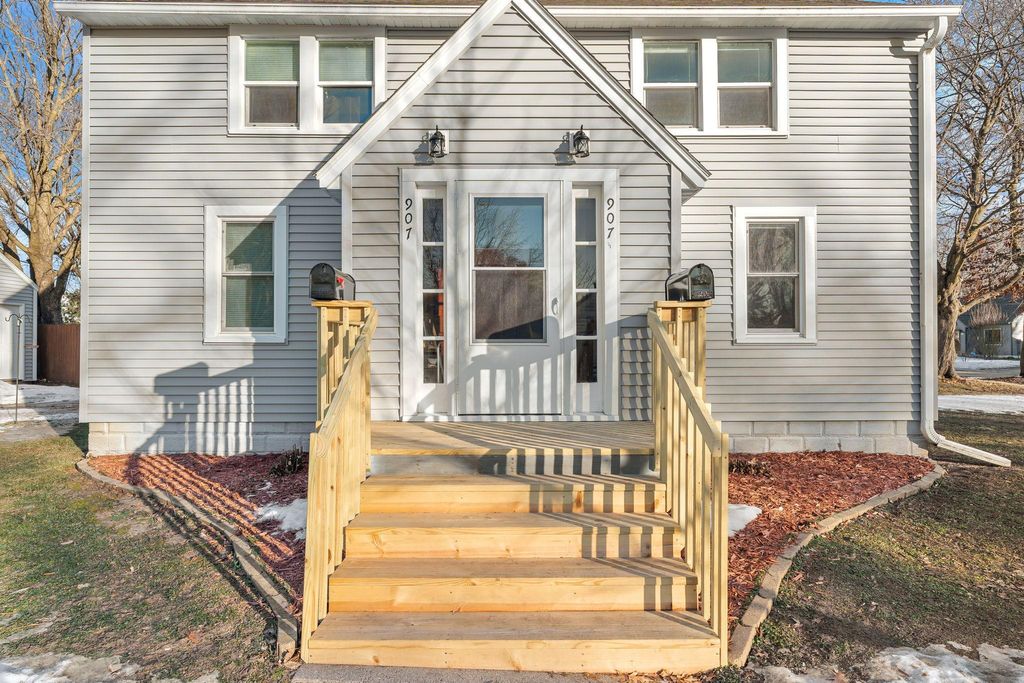 Photo of 907 8th Street SE, Austin, MN 55912 (MLS # 7009666)