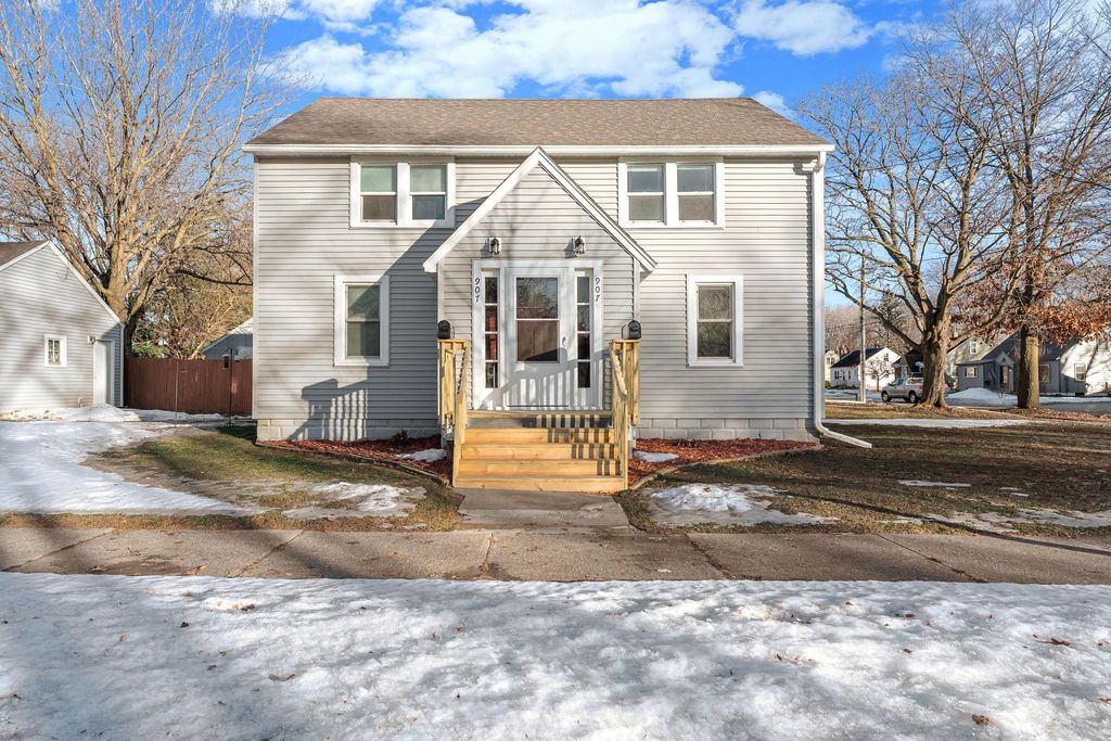 Photo of 907 8th Street SE, Austin, MN 55912 (MLS # 7009666)
