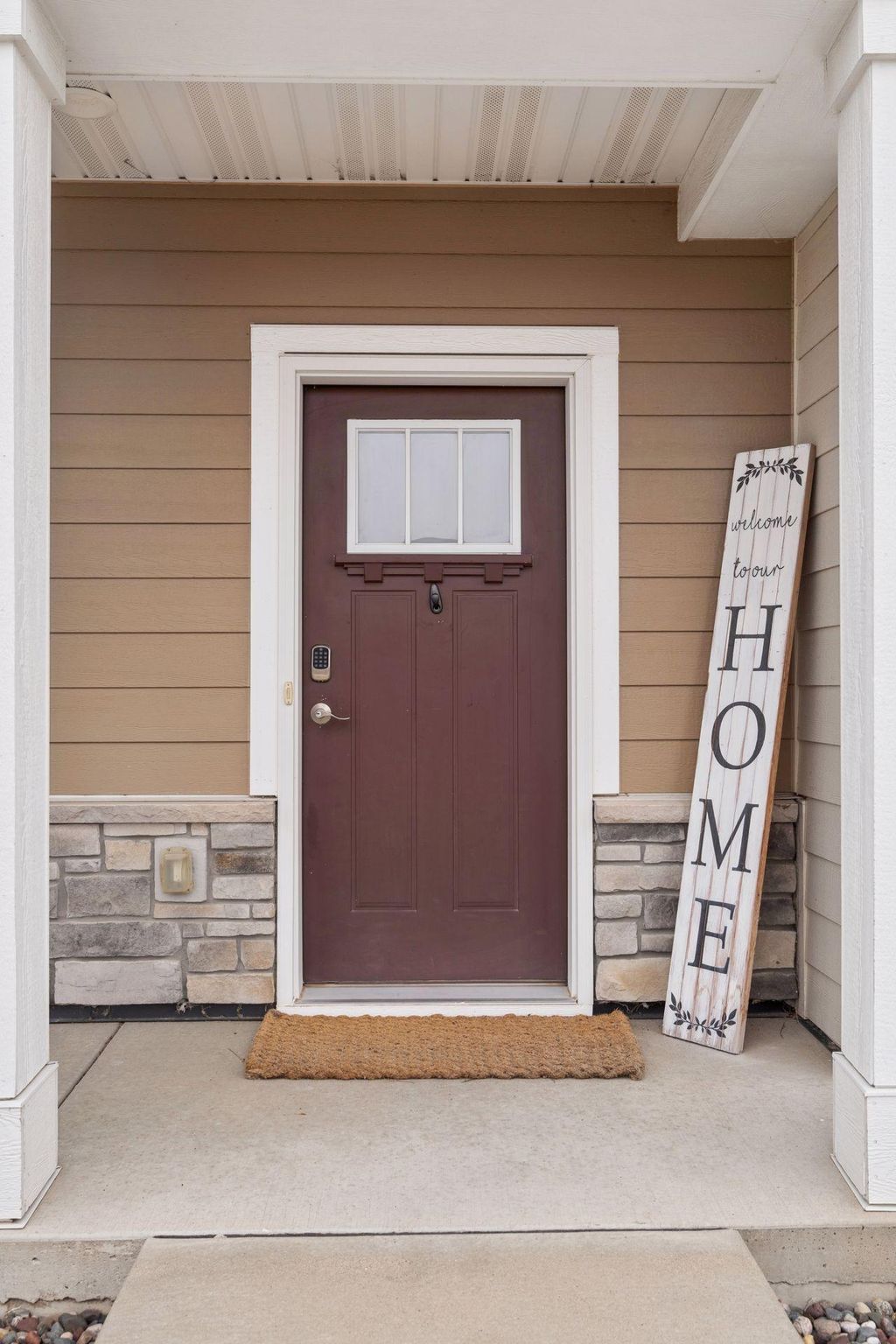 Photo of 15452 Eames Way, Apple Valley, MN 55124 (MLS # 7034113)