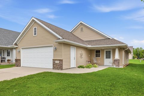 Photo of 169 Summerset Lane SE, Hutchinson, MN 55350 (MLS # 7087350)