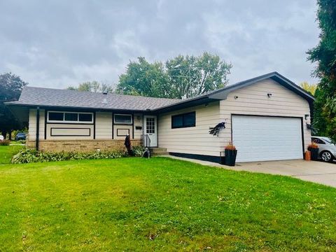 Photo of 908 Prairie Avenue SW, Faribault, MN 55021 (MLS # 6806574)