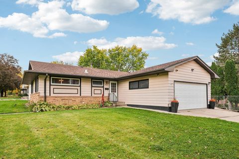 Photo of 908 Prairie Avenue SW, Faribault, MN 55021 (MLS # 6806574)