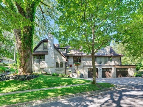 15 Benhill Road Saint Paul MN 55105