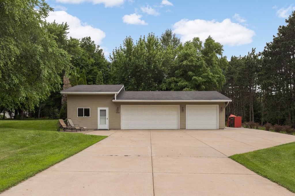 Photo of 15340 W Sunrise Circle, Eden Prairie, MN 55347 (MLS # 7104798)