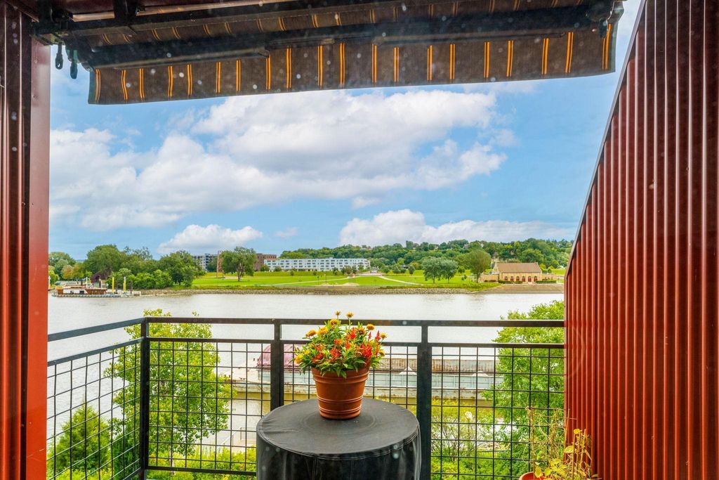 Photo of 240 Spring Street #325, Saint Paul, MN 55102 (MLS # 7063461)