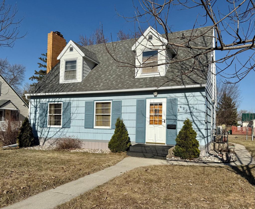 Photo of 920 Arnold Avenue N, Thief River Falls, MN 56701 (MLS # 7058402)