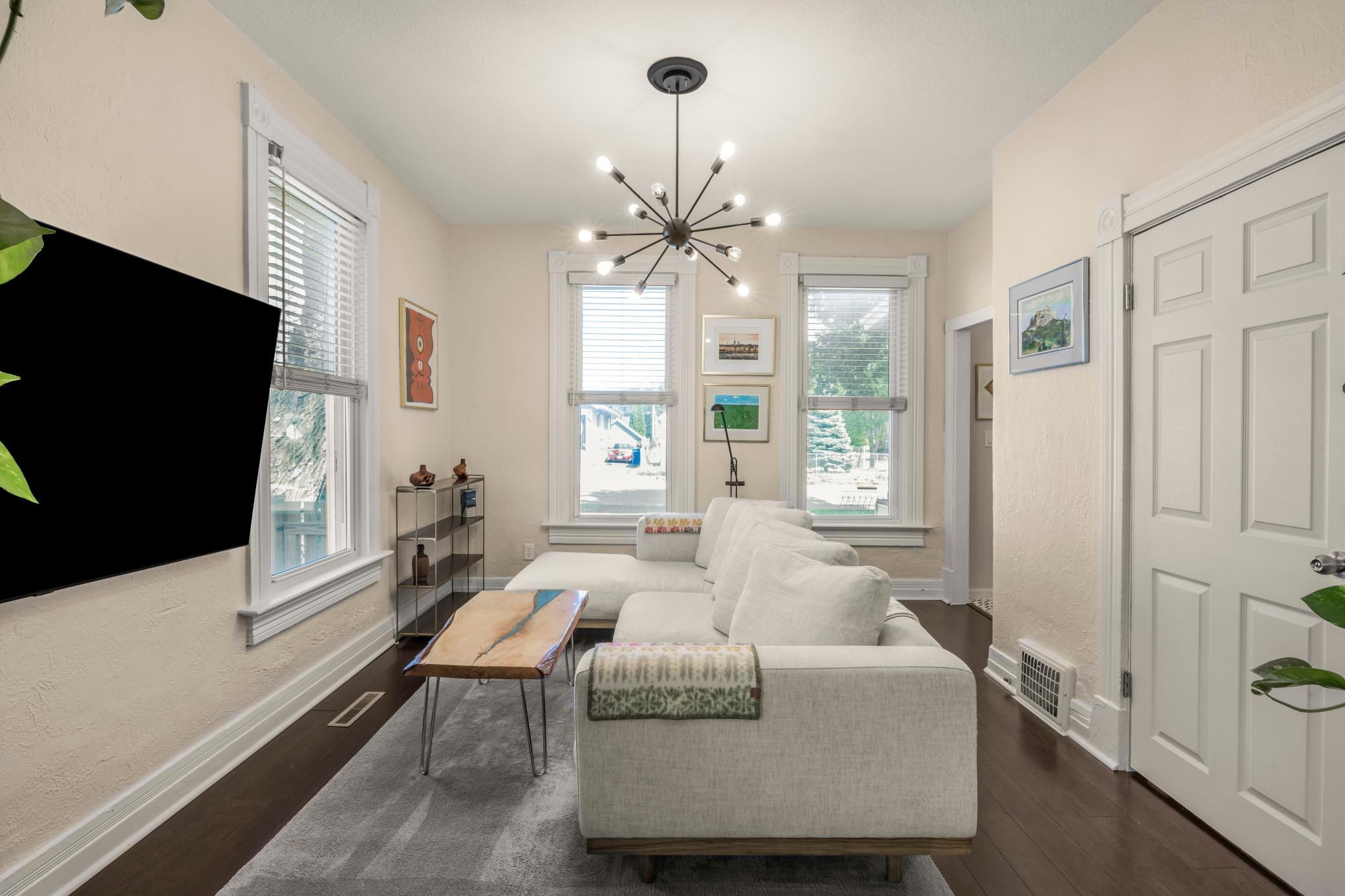 282 Annapolis Street E