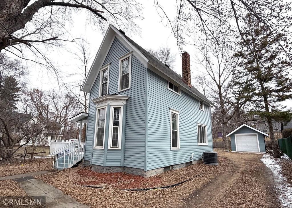 Photo of 886 Johnson Parkway, Saint Paul, MN 55106 (MLS # 7038085)