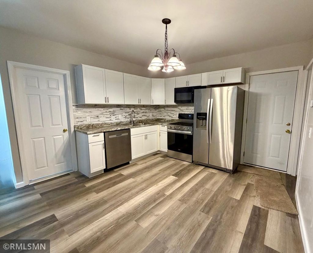 Photo of 886 Johnson Parkway, Saint Paul, MN 55106 (MLS # 7038085)