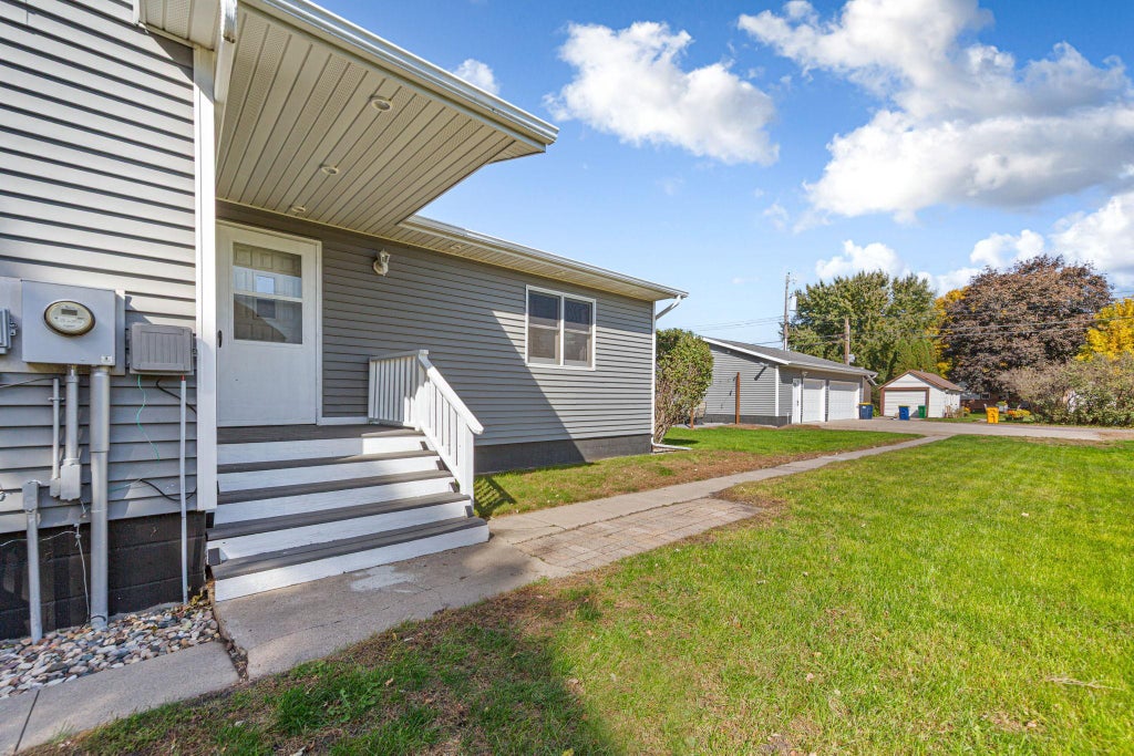Photo of 1009 S Jefferson Street, New Ulm, MN 56073 (MLS # 7159584)