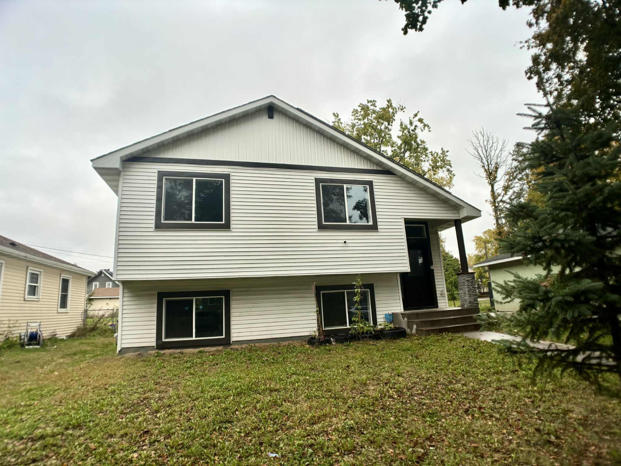137 E Magnolia Avenue E