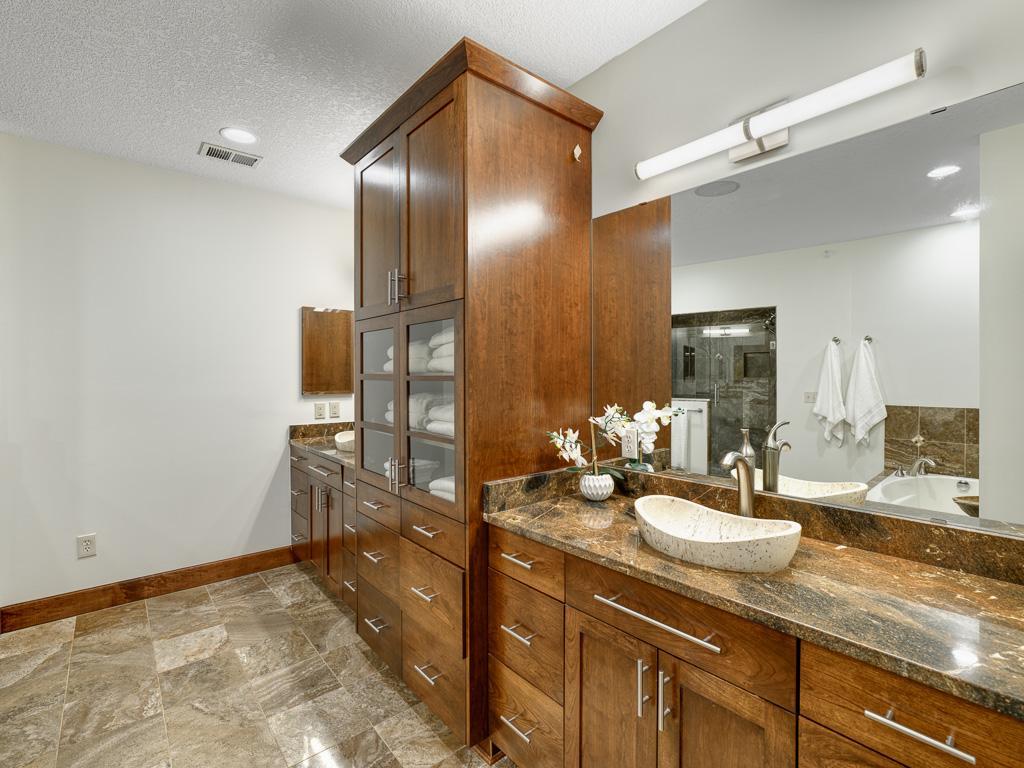 715 Linden St Unit 204, Saint Paul, MN, 55118, USA, 3 Bedrooms Bedrooms, ,3 BathroomsBathrooms,Condo,Contingent,715 Linden St Unit 204,6762730