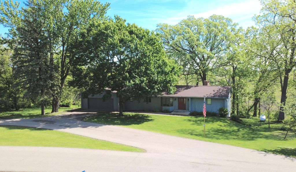 Photo of 24106 Walnut Drive, Albert Lea, MN 56007 (MLS # 7078612)