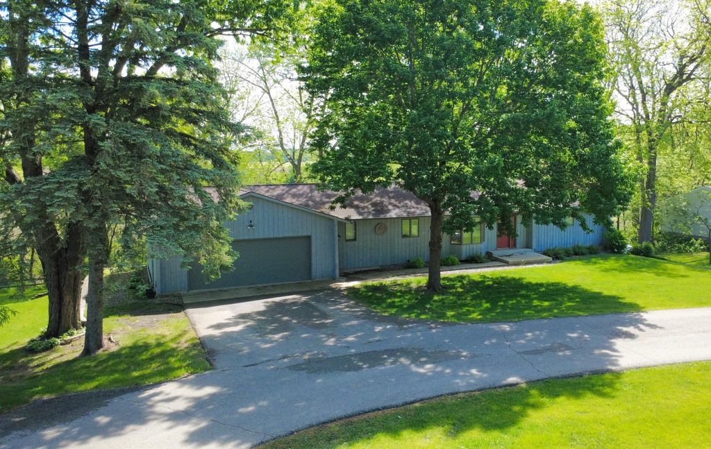 Photo of 24106 Walnut Drive, Albert Lea, MN 56007 (MLS # 7078612)