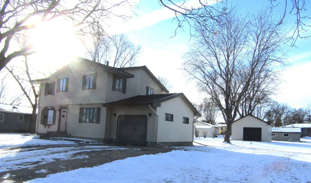Photo of 1333 Walnut Street, Dawson, MN 56232 (MLS # 7029354)
