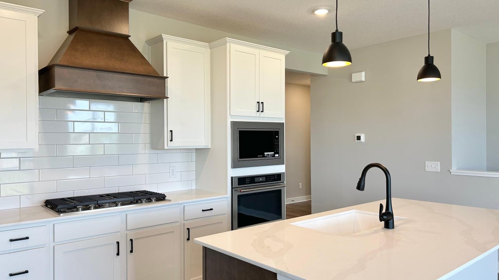 Photo of 2141 Bluff Heights Drive, Shakopee, MN 55379 (MLS # 7126210)