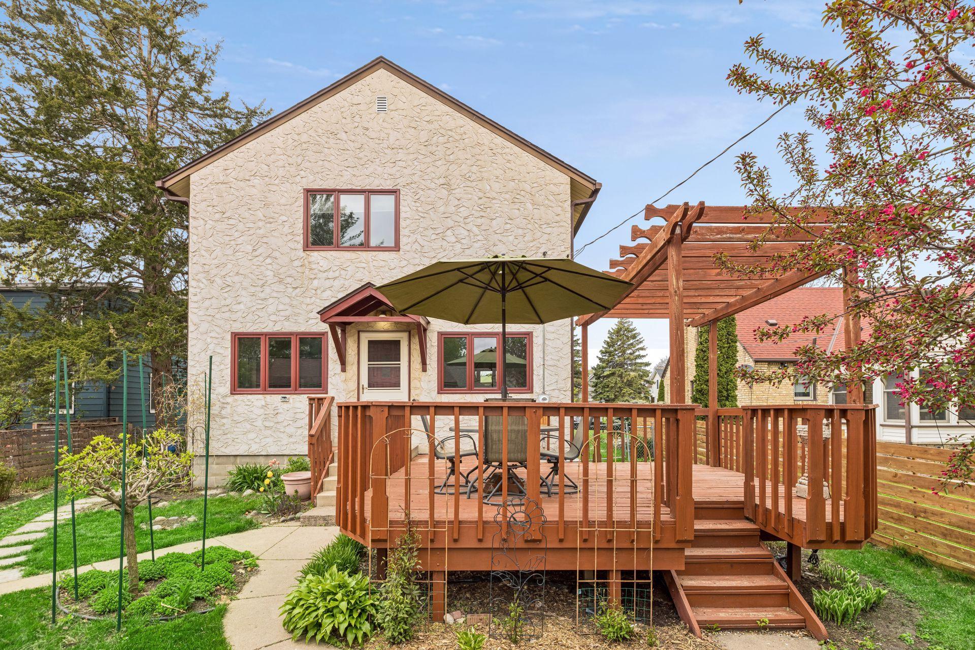 109 7th Avenue N