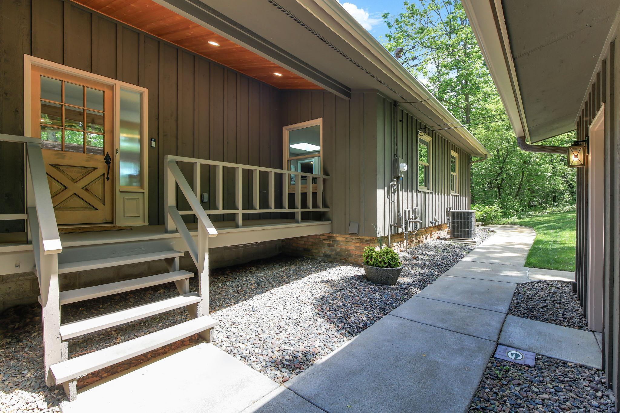 4001 Huntingdon Drive